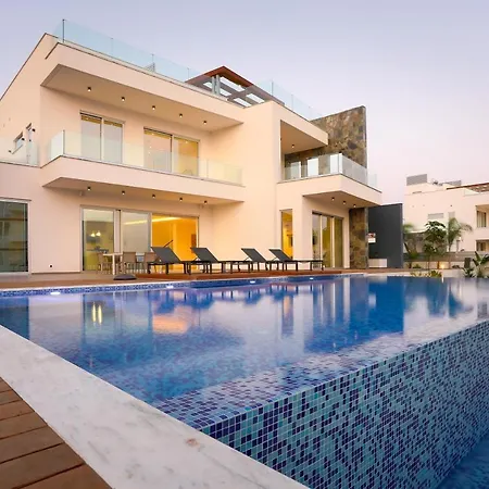 Sea Pearl Beachfront - Anemone *