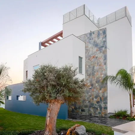 Sea Pearl Beachfront - Anemone Villa