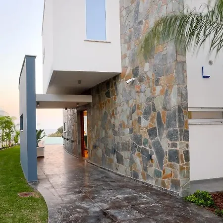 Sea Pearl Beachfront - Anemone