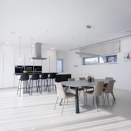 Villa Sea Pearl Beachfront - Anemone Aya Napa