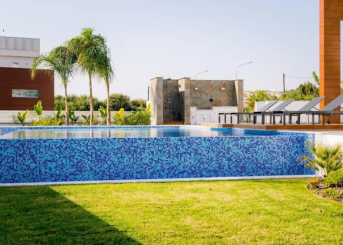 Sea Pearl Beachfront - Anemone Vila *