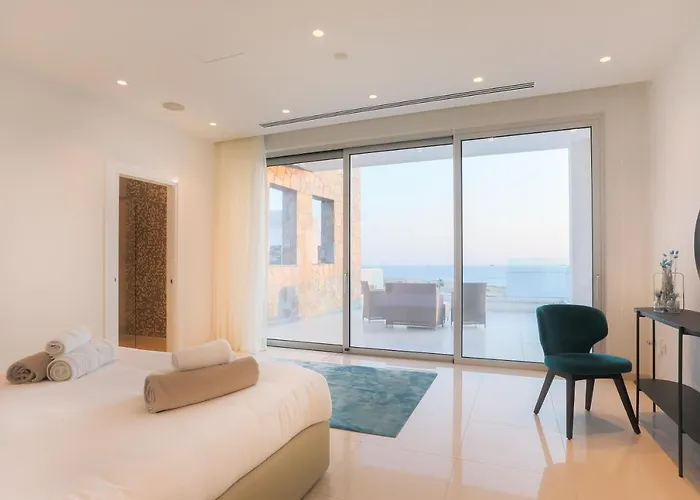 Sea Pearl Beachfront - Anemone Vila *