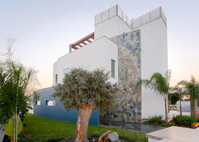 Sea Pearl Beachfront - Anemone Vila