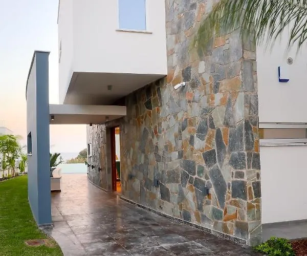 Sea Pearl Beachfront - Anemone