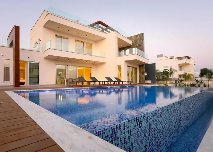 Sea Pearl Beachfront - Anemone *